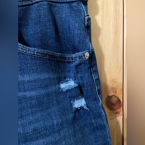 NWT - Levi’s women’s size 14/32 mid-length cuffed denim shorts - Picture 3 of 6